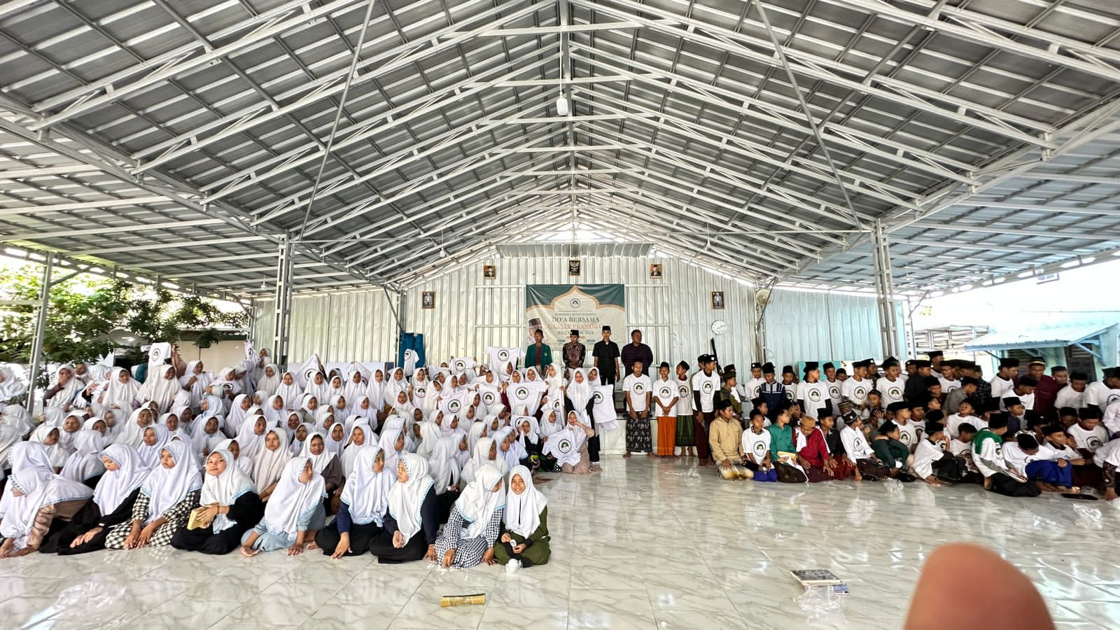 Santri Dukung Ganjar Beri Pelatihan Para Santri Cara Budi Daya Pohon