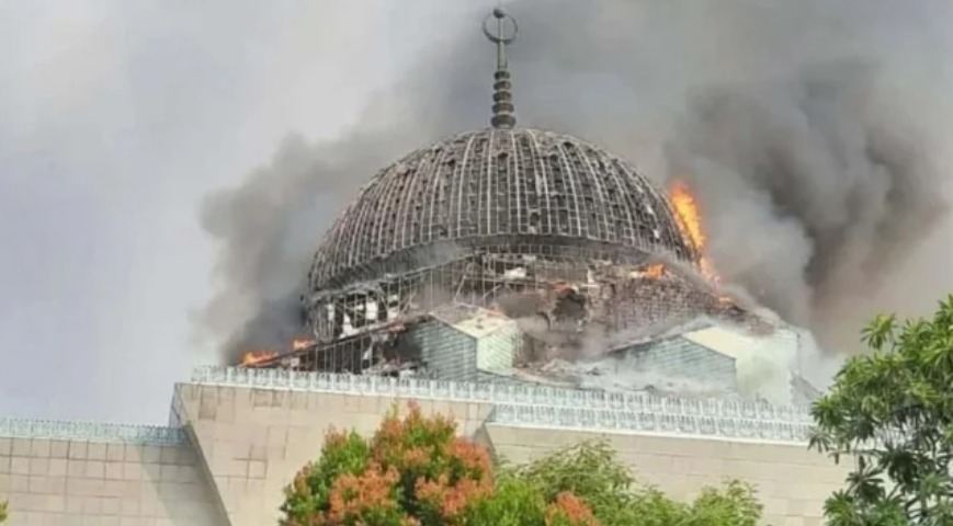 Kebakaran hebat yang terjadi di Masjid Islamic Center Jakarta