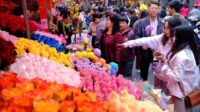 Pasar Bunga Tradisional Western Lake Road, Guangzhou yang kembali ramai dan fotonya banyak beredar di twitter (Foto: @CulturalLingnan)