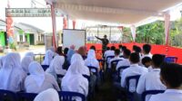 Warga di Kampung Serang, Kelurahan Karya Mulya, Kecamatan Sematang Borang mengikuti kegiatan penyuluhan bela negara, Senin (15/5/2023)