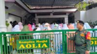 Jemaah Aolia Gunungkidul Yogyakarta menggelar salat Idul Fitri 1445 Hijriah pada Jumat (5/4/2024). (Dok. Inews)